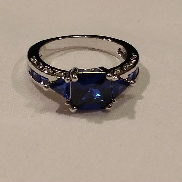 Silver w Sapphire ring - Picture 1 of 2