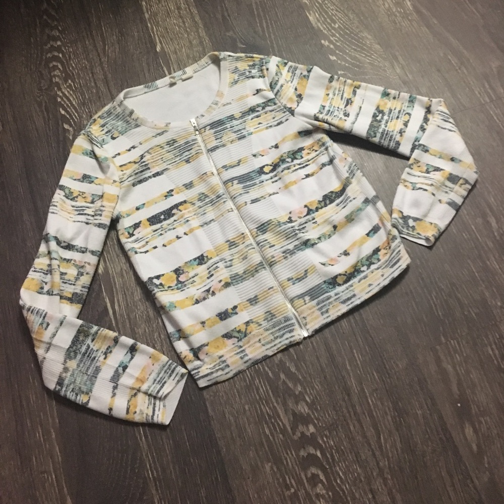 Moth size S/P cute sweater last chance sale 💫