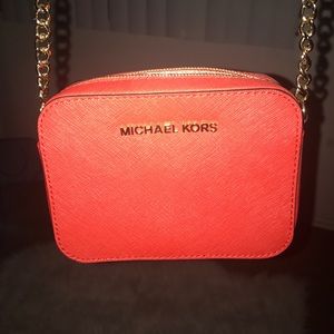 Micheal kors cross body. Bright pinky red