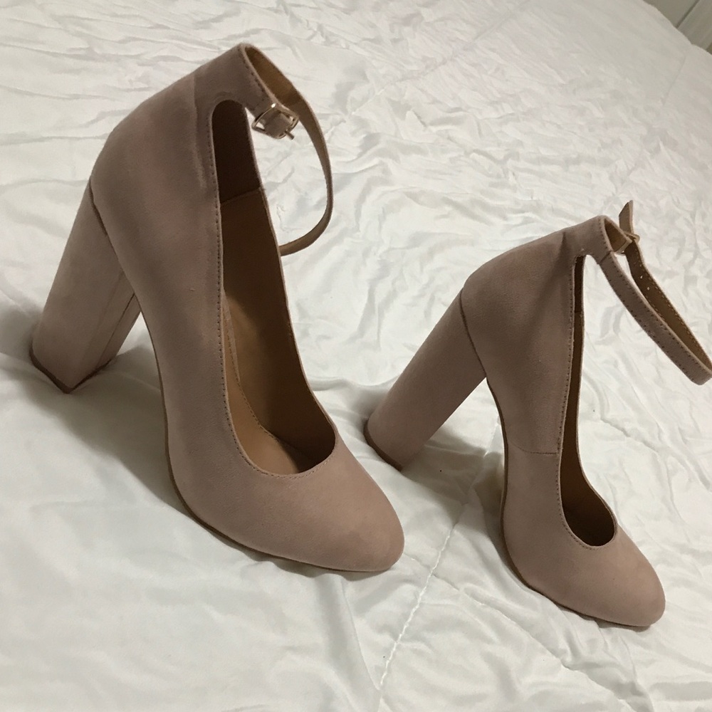 Pink ShoeDazzle 9.5