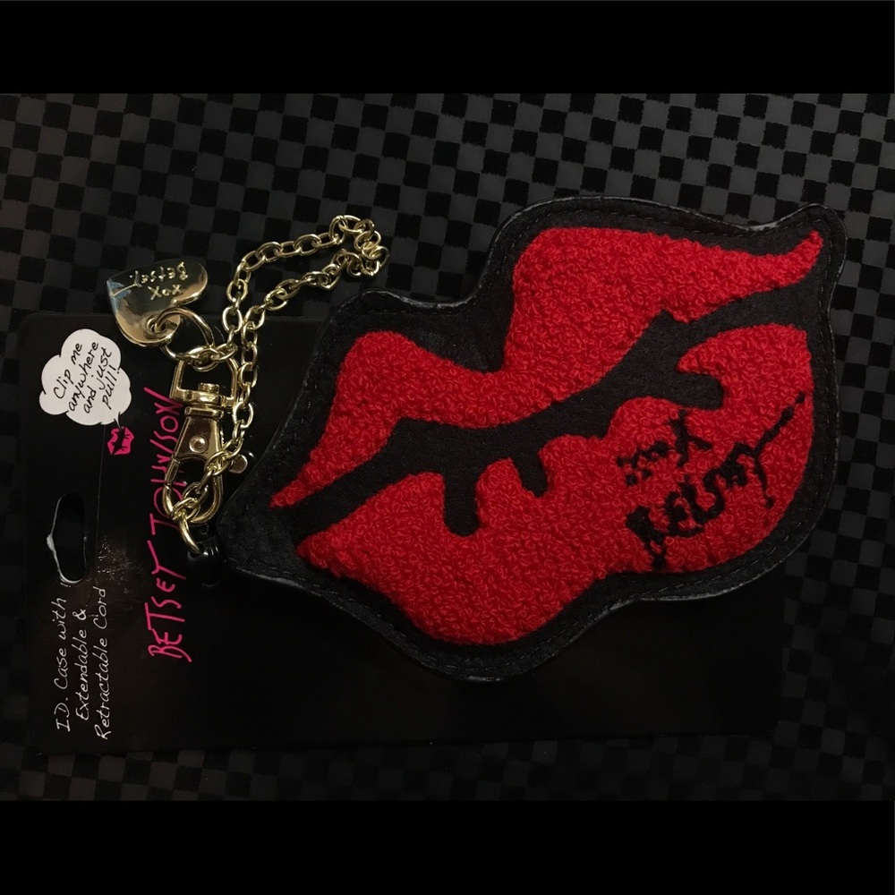💋Betsey Johnson Lips Retractable ID Case💋