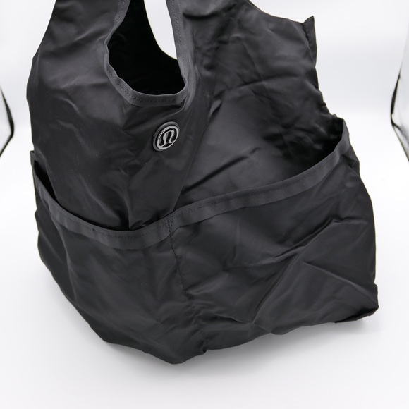 Lululemon extra large tote bag w/ removable strap - Picture 3 of 6