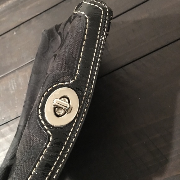 Coach wristlet - Picture 2 of 3