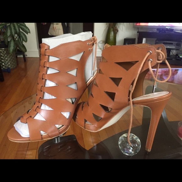 New Guess Heels🎈 - Picture 4 of 5