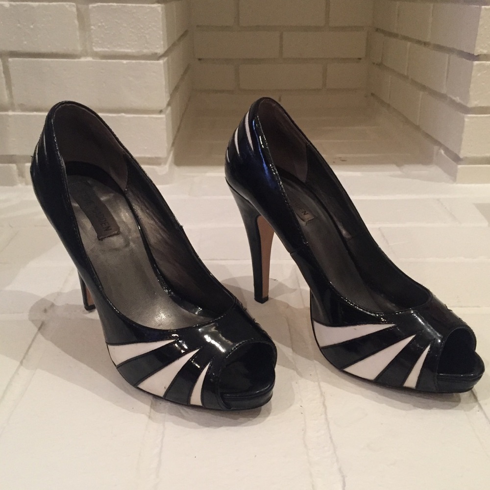 Peep toe black and white pump
