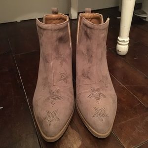 Only worn once! Like brand new! Super comfortable!