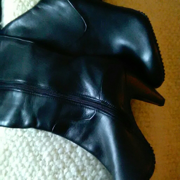 SOLD       SALE! Blondo Boots - Picture 3 of 7