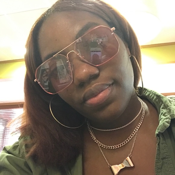 Meet your Posher, Dionne - Picture 3 of 4