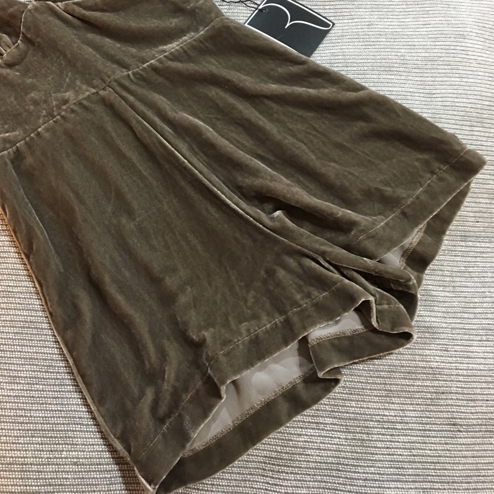 💟SOLD💟 Reformation Velvet Romper - XS - NWT - Picture 3 of 8