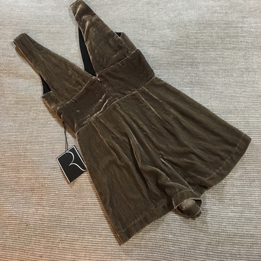 💟SOLD💟 Reformation Velvet Romper - XS - NWT - Picture 5 of 8