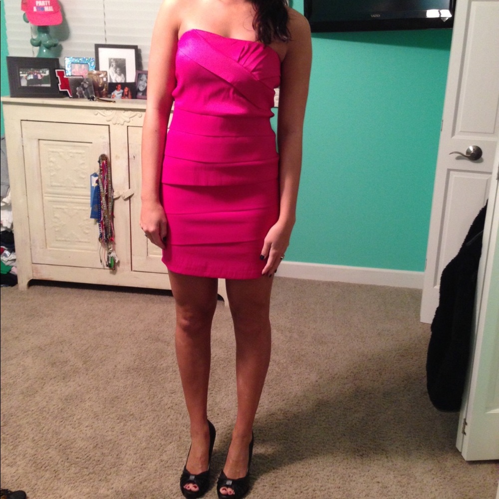 LIKE NEW- IXIA strapless pink dress with detailing