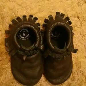 Freshly picked size 6 unisex preowned mocassind