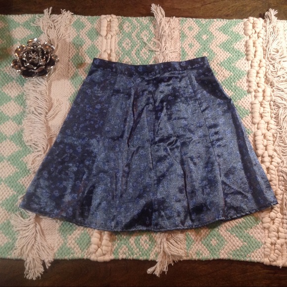 Vintage Iridescent Button-up High-waisted Skirt! - Picture 5 of 5