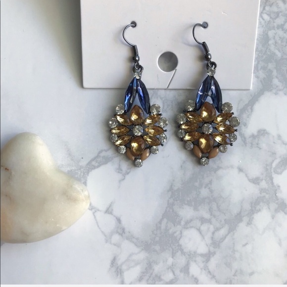 Bohemia Rhinestone Resin Flower Stud Earrings - Picture 2 of 8