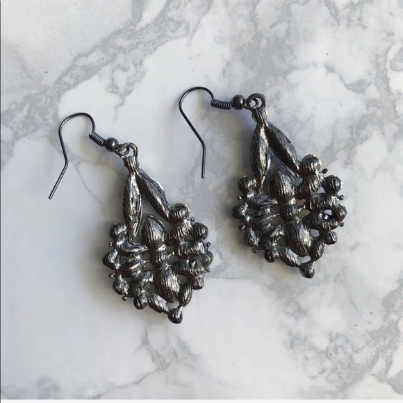 Bohemia Rhinestone Resin Flower Stud Earrings - Picture 5 of 8