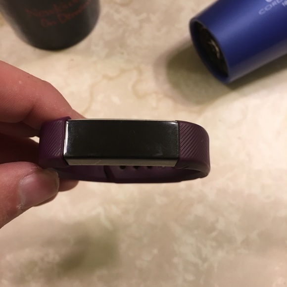 Fitbit Alta. Does not have charger. - Picture 1 of 3