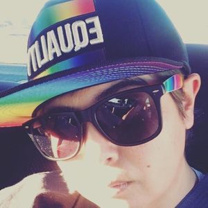 Meet your Posher, Ester