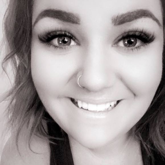 Meet your Posher, Courtney - Picture 1 of 1