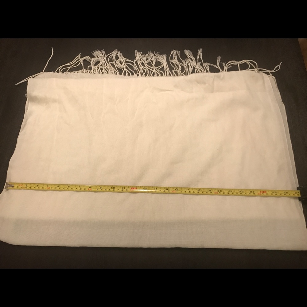 Cream scarf with fringes