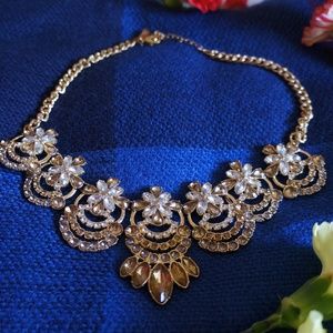 Glam Necklace with elegant rhinestones