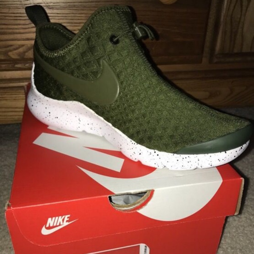 Women nike Aptare size 8