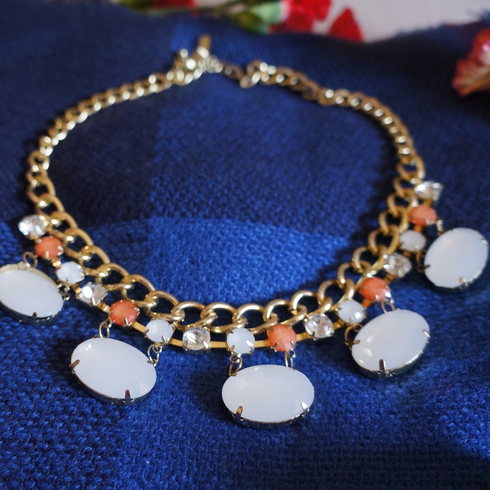 Elegant necklace + matching earrings