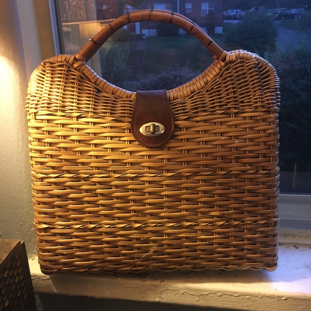 Vintage wicker woven hand bag