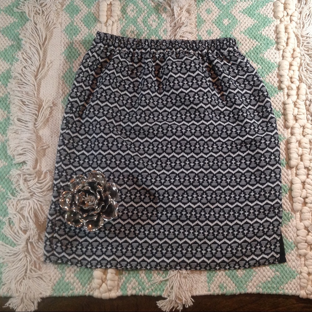 SALE! Ann Taylor LOFT Pull-on Skirt | Size Small