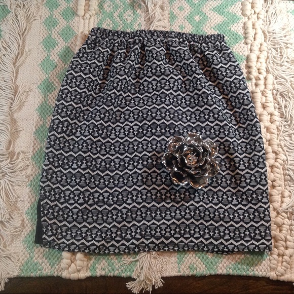 SALE! Ann Taylor LOFT Pull-on Skirt | Size Small - Picture 4 of 4