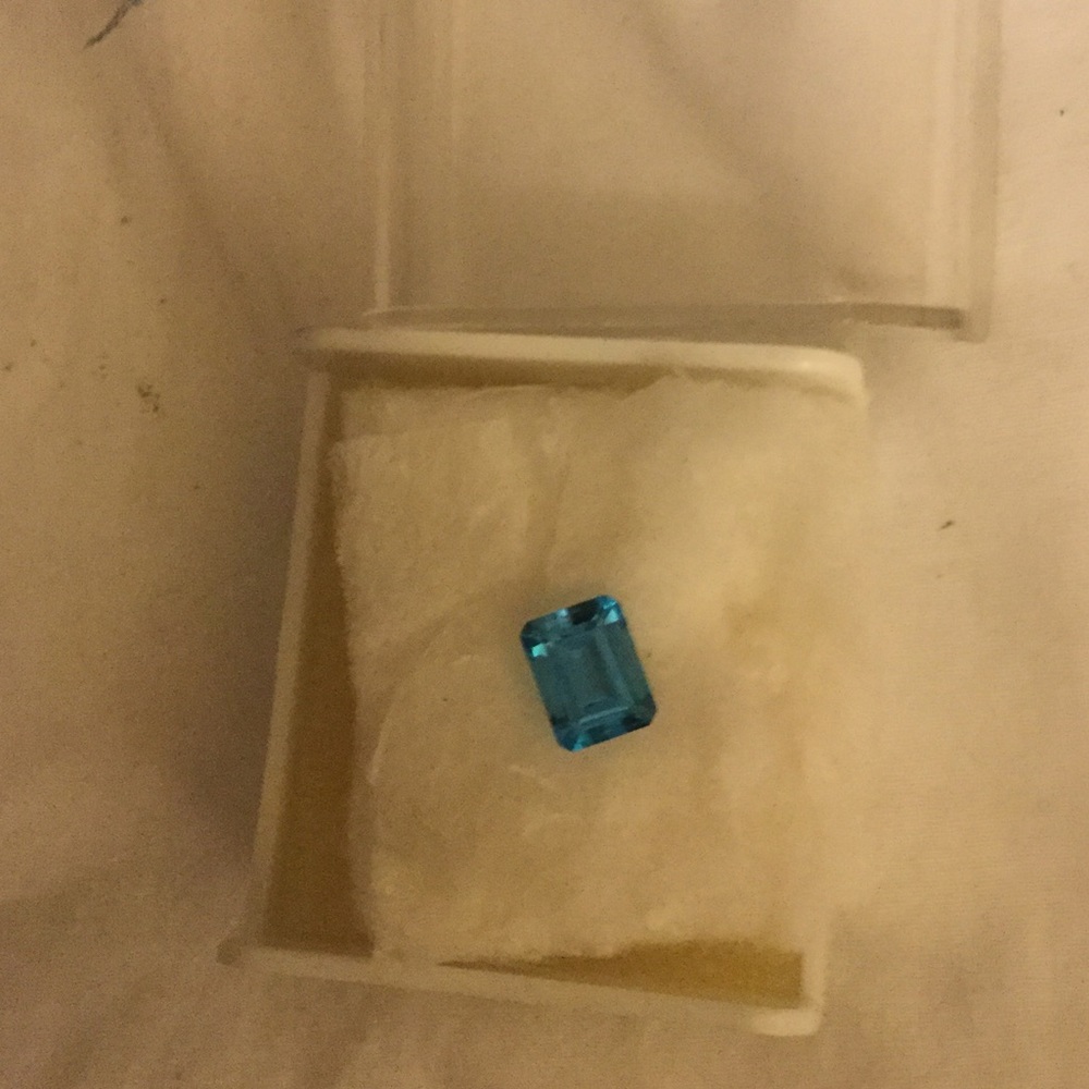 Loose topaz stone