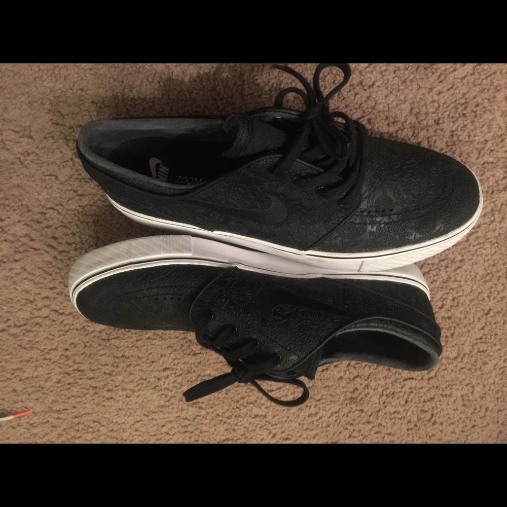 black sb nike