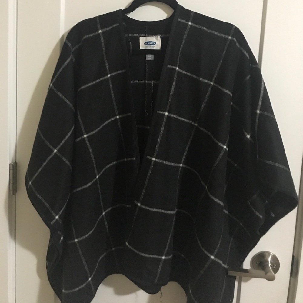 ✨ BLACK AND WHITE GRID CAPE COAT ✨