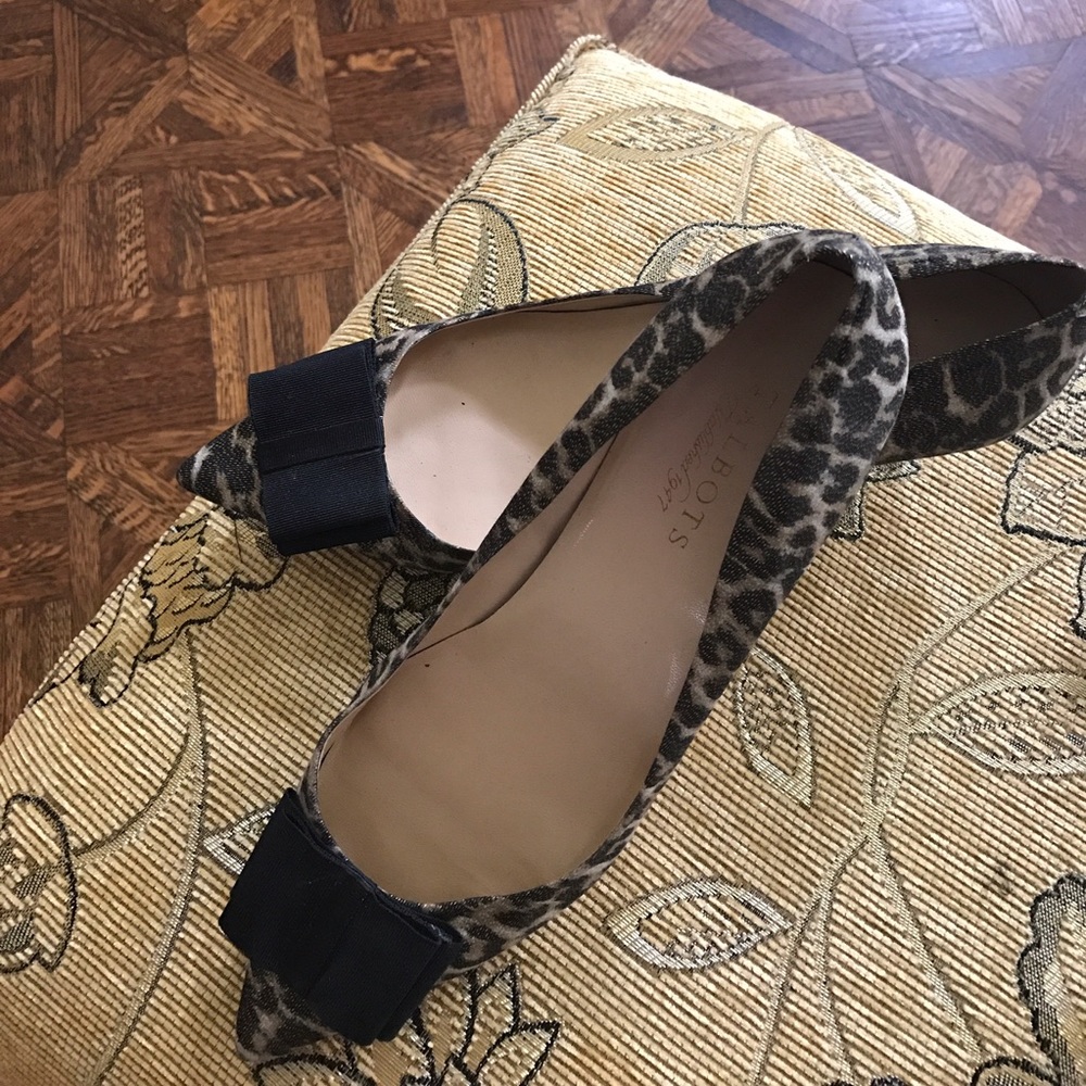 Set ofPurse & Talbots pumps Set Sz 9.5. Gold/blk