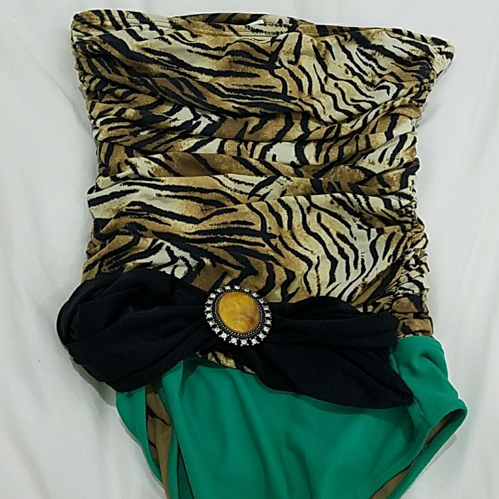 Strapless sexy one piece bathing suit