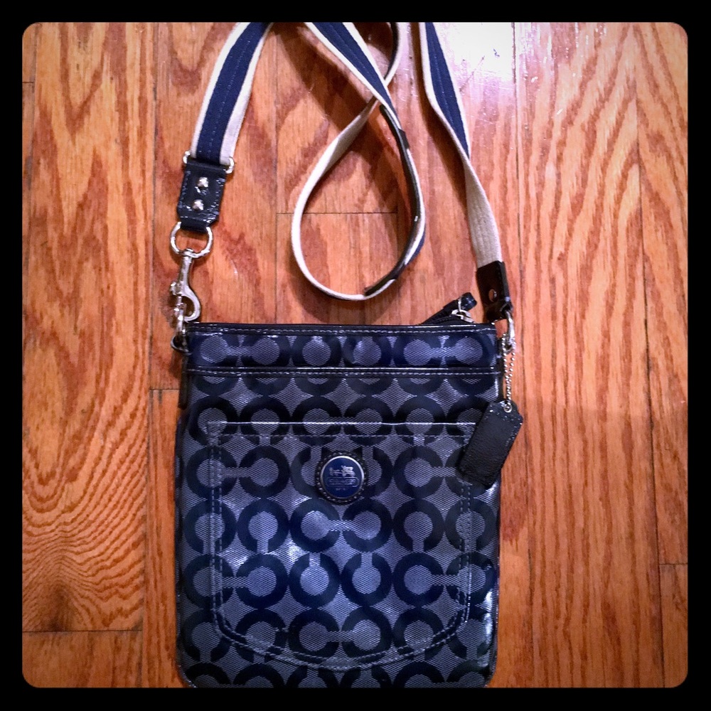 GENTLY LOVED Coach Patent Leather Crossbody