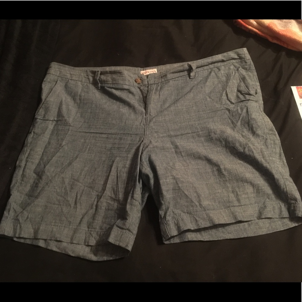 Thin jean shorts