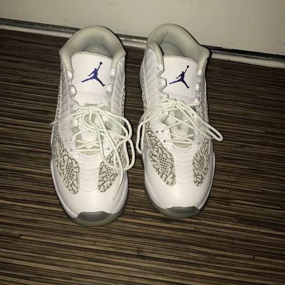 Selling These Jordan low 11 . Asking $120 ... - Picture 1 of 4