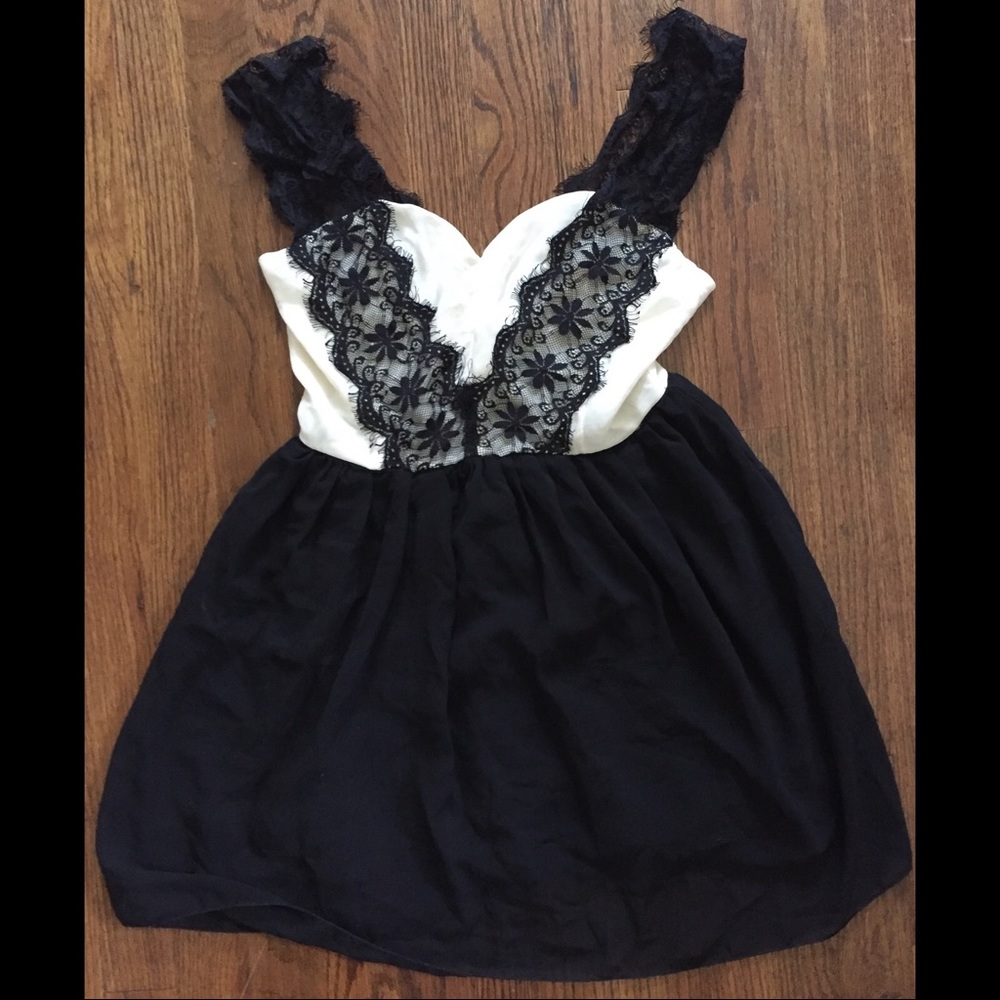 Acesnug black and white Lace dress