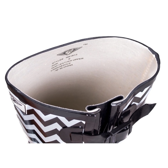 Women's Rubber Rain Boots Wellies, Black Line ZigZag - Picture 3 of 3