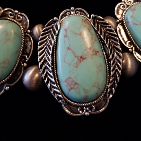 Boutique Turquoise and Silvertone Necklace - Picture 2 of 5