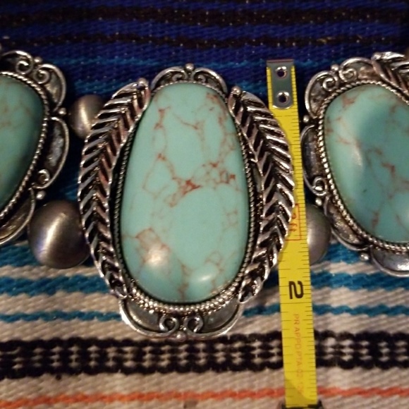 Boutique Turquoise and Silvertone Necklace - Picture 5 of 5