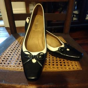 Aerosoles beautiful two-tone shoes. Size 10 NWOB.