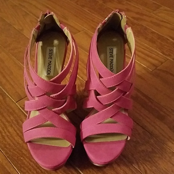 Steven Madden Fuschia Wedges - Picture 2 of 2