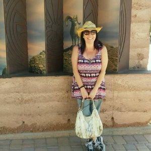 Meet your Posher, Tomara