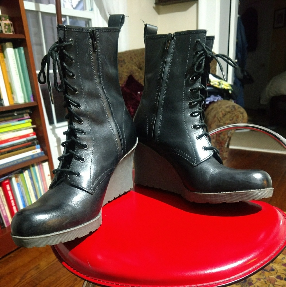 Dr. Marten's Wedge heel 10-eye Boots