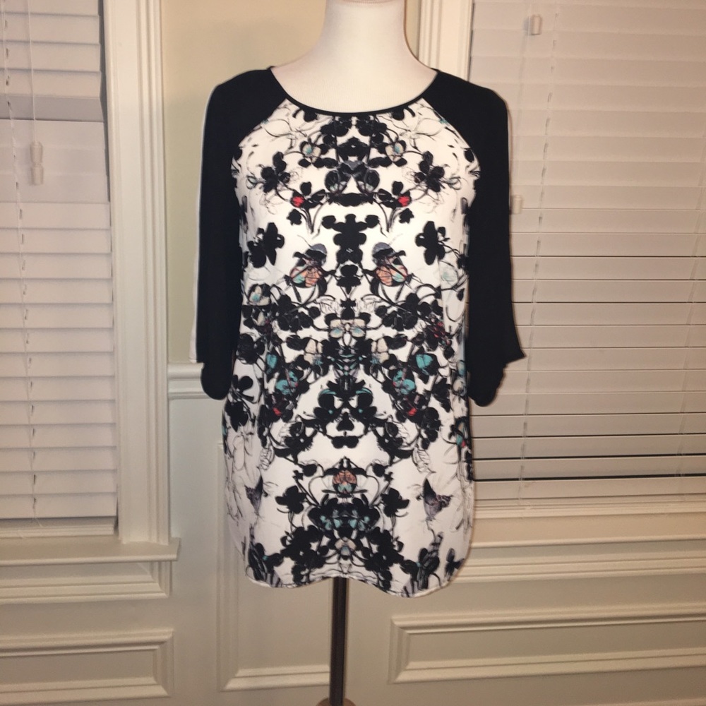 Great top by Kensie with cut out in back - Picture 5 of 7