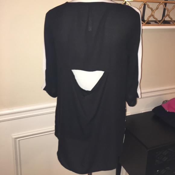 Great top by Kensie with cut out in back - Picture 2 of 7