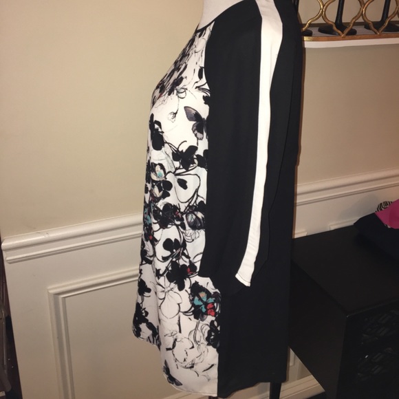 Great top by Kensie with cut out in back - Picture 3 of 7