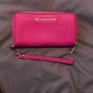 Micheal Kors Zip Around Wallet