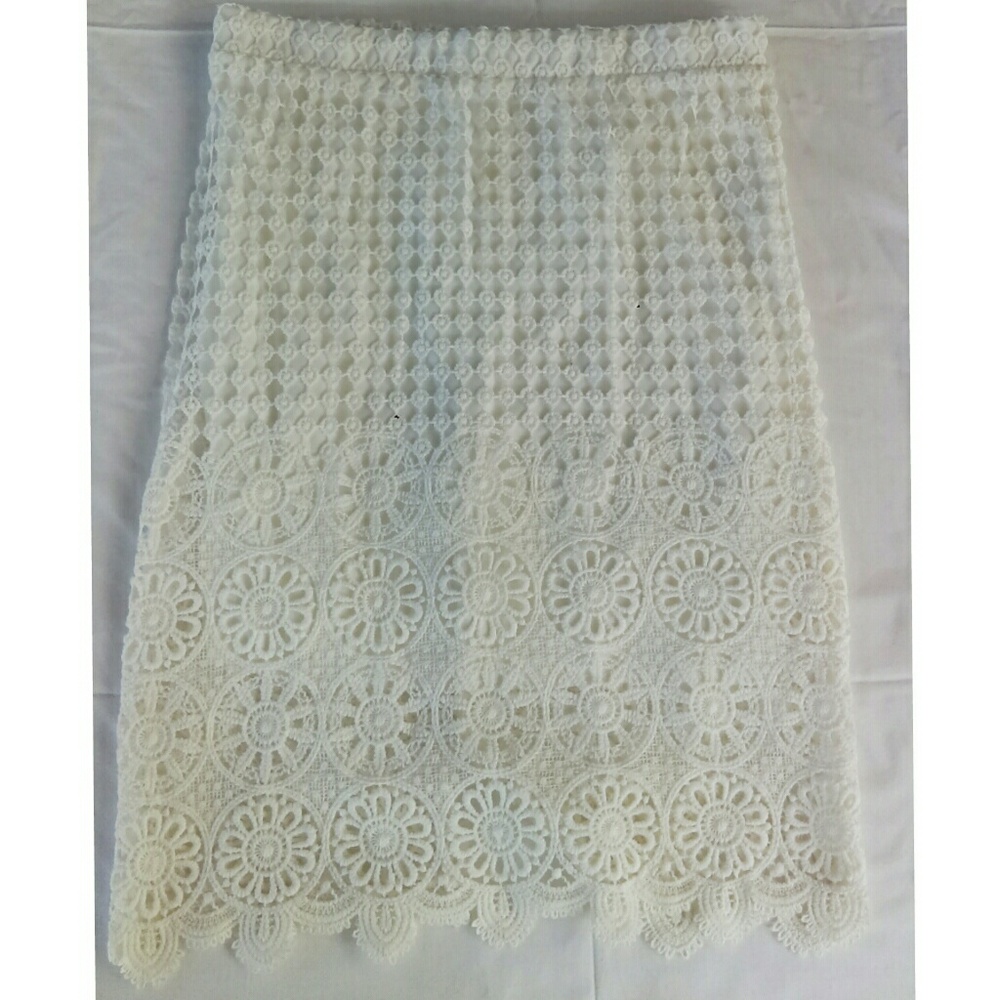 Charlotte Russe white detailed lace pencil skirt